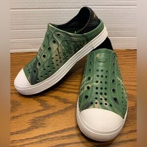 Skechers Unisex Camo Foamie Rubber Slip-On Water Sneakers Size 3 easy on and off
